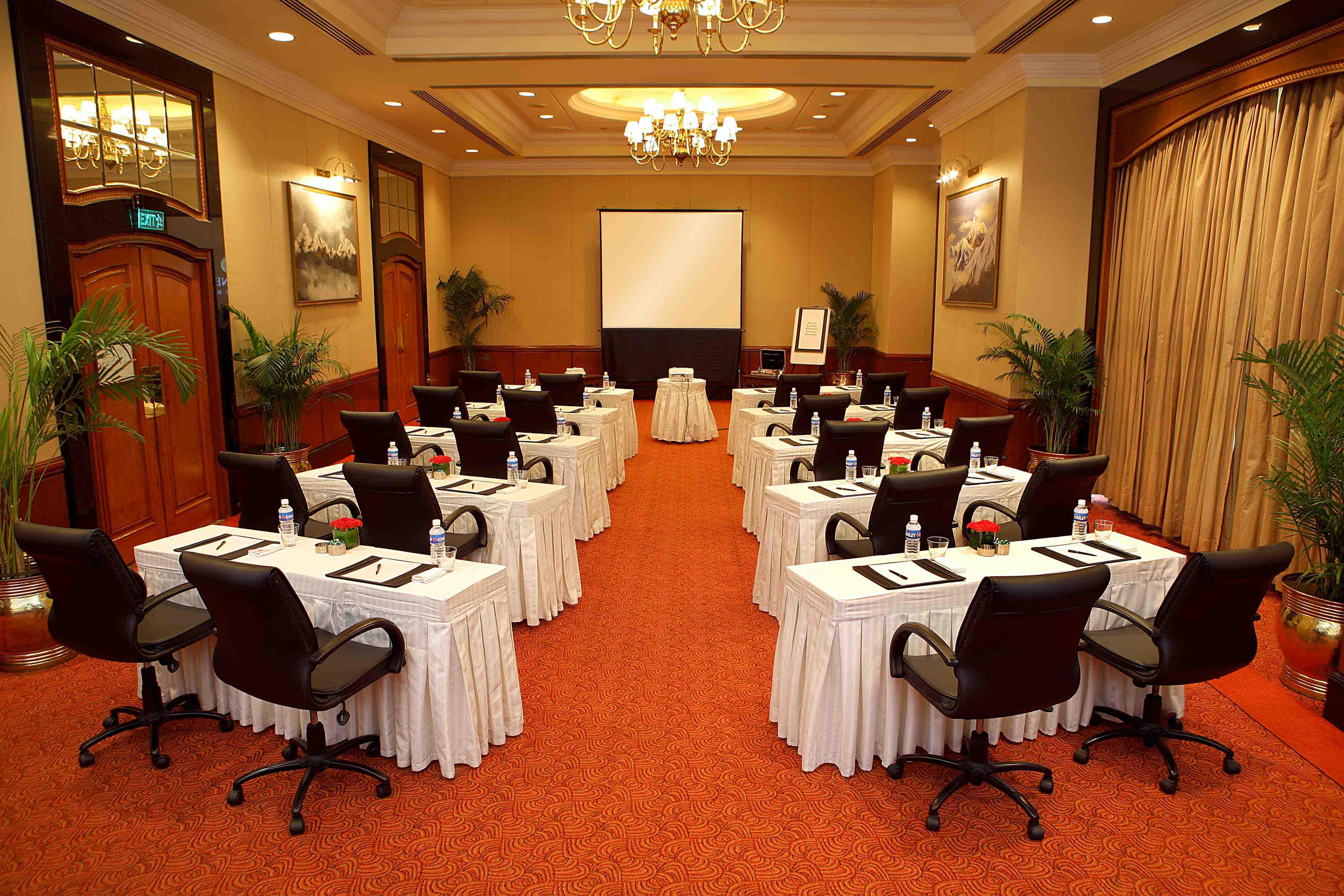 Eros Hotel New Delhi, Nehru Place Exterior foto A meeting room at a hotel