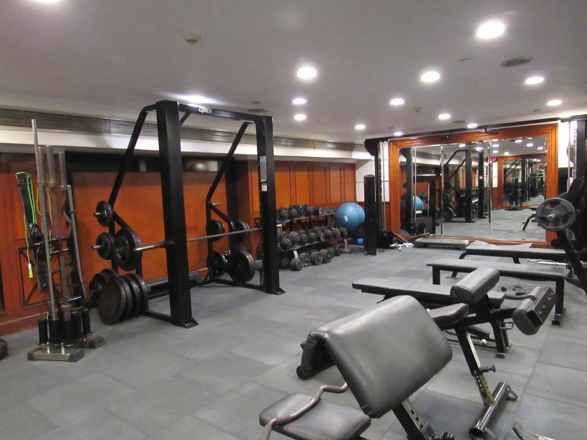 Eros Hotel New Delhi, Nehru Place Exterior foto The gym at the hotel