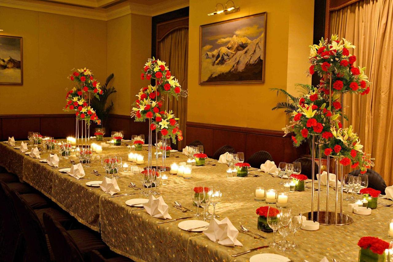 Eros Hotel New Delhi, Nehru Place Exterior foto A table set for a formal dinner