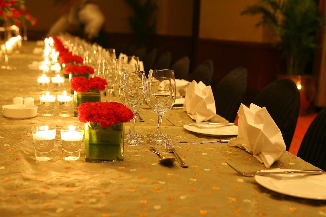 Eros Hotel New Delhi, Nehru Place Exterior foto A table set for a formal dinner